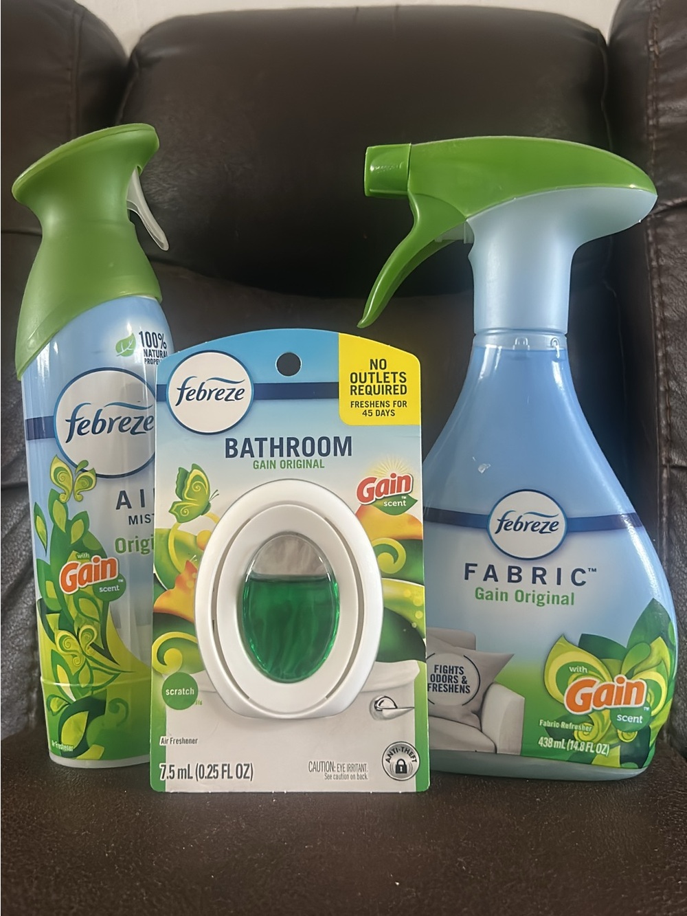 Febreze Gain Original Bathroom Clip & Fabric Spray Set in Green and Blue